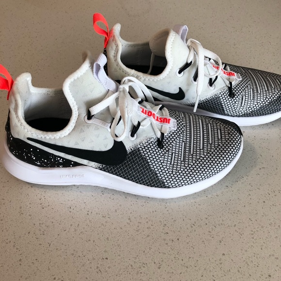 nike free tr8 white black total crimson